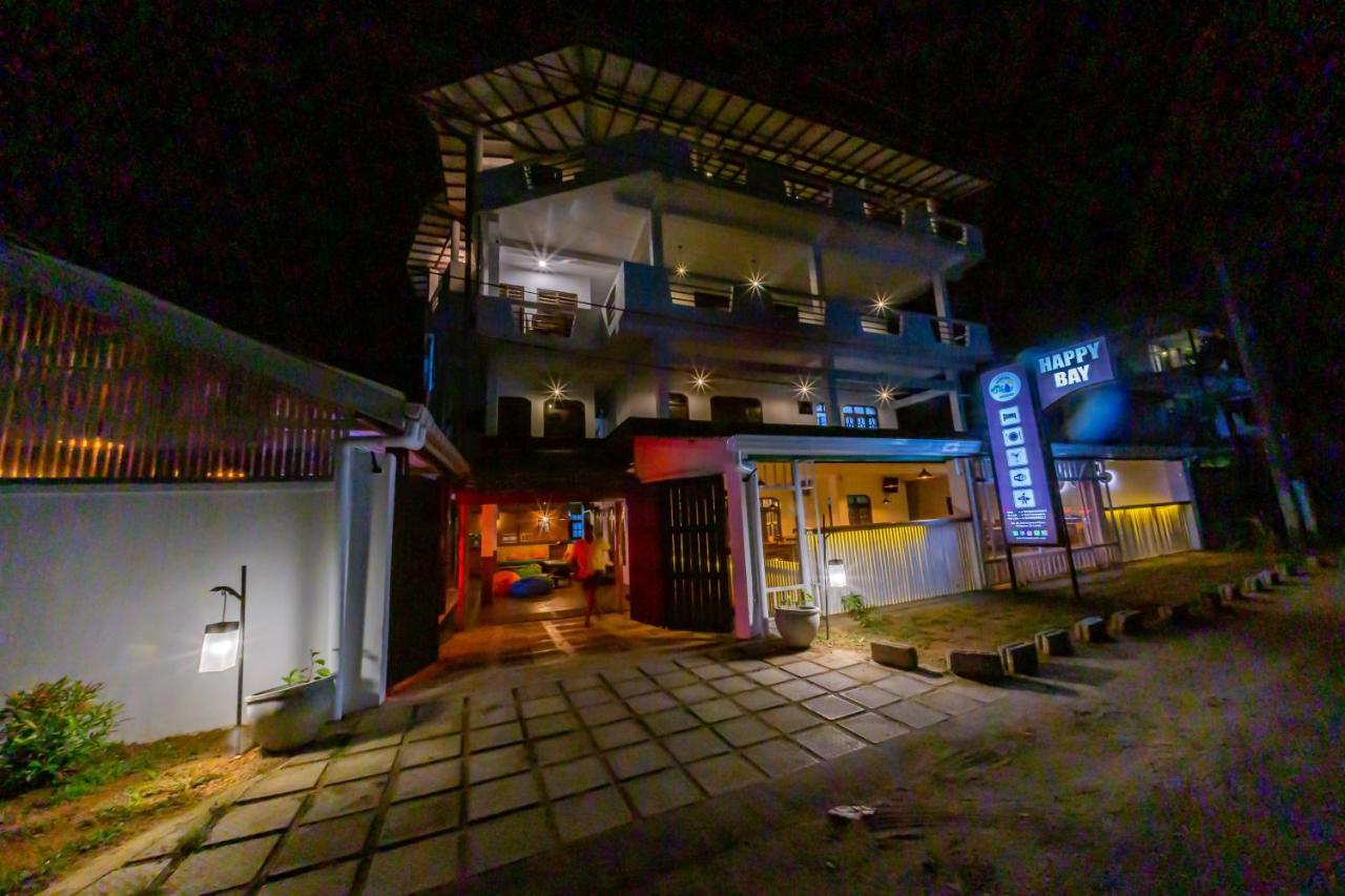 Hotel Happy Bay à Weligama Extérieur photo