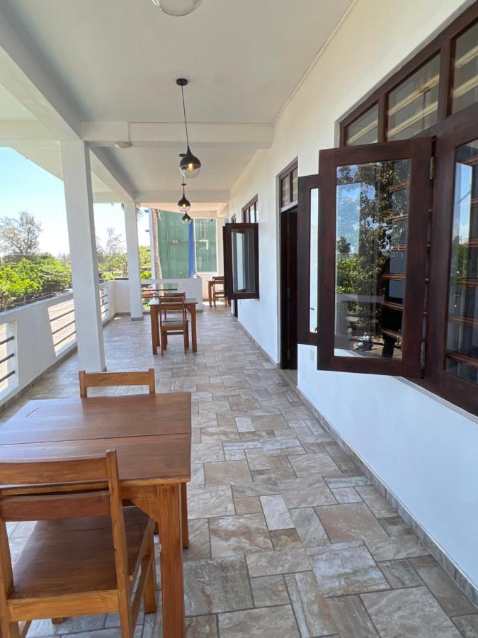 Hotel Happy Bay à Weligama Extérieur photo