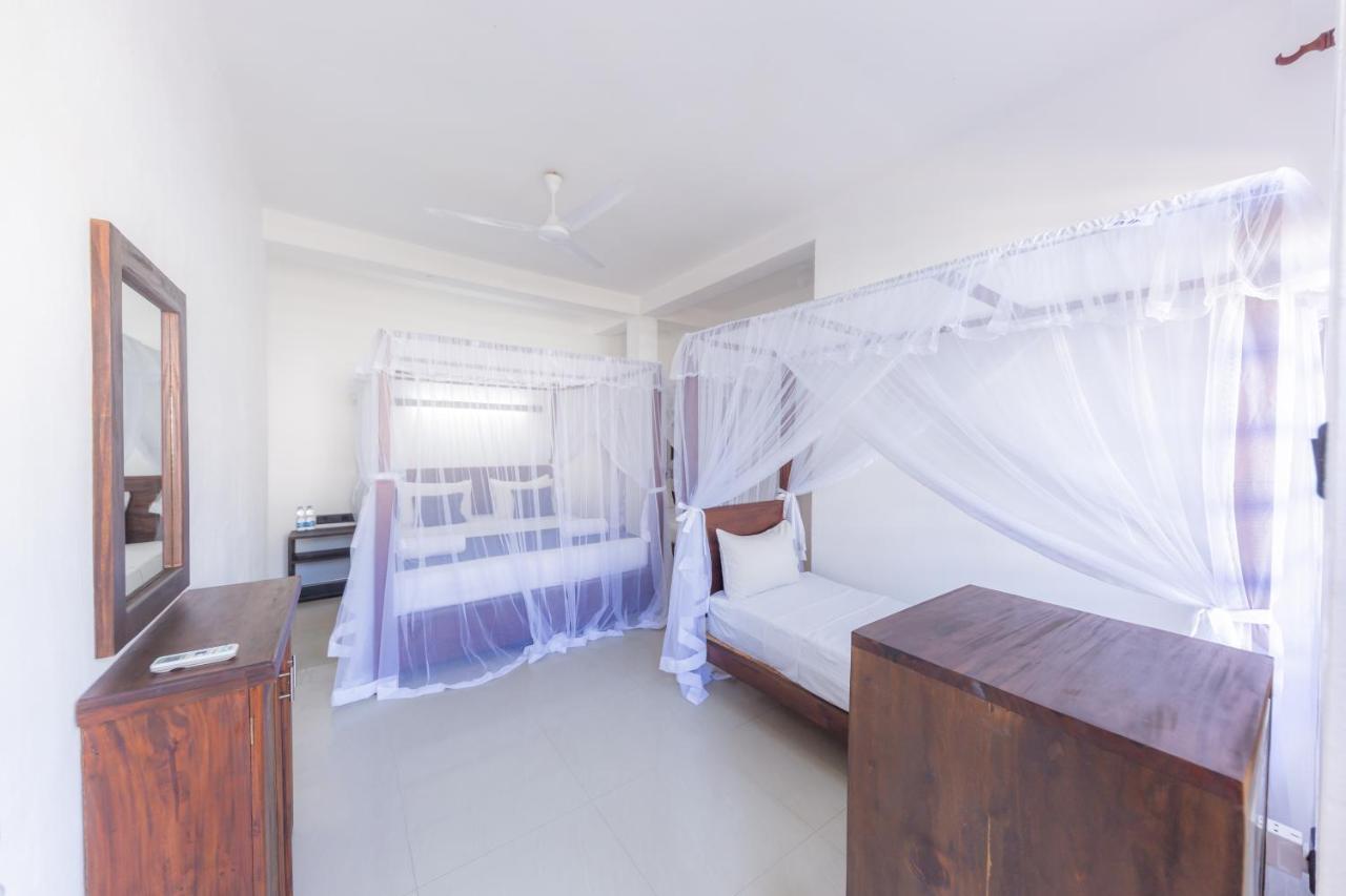 Hotel Happy Bay à Weligama Extérieur photo
