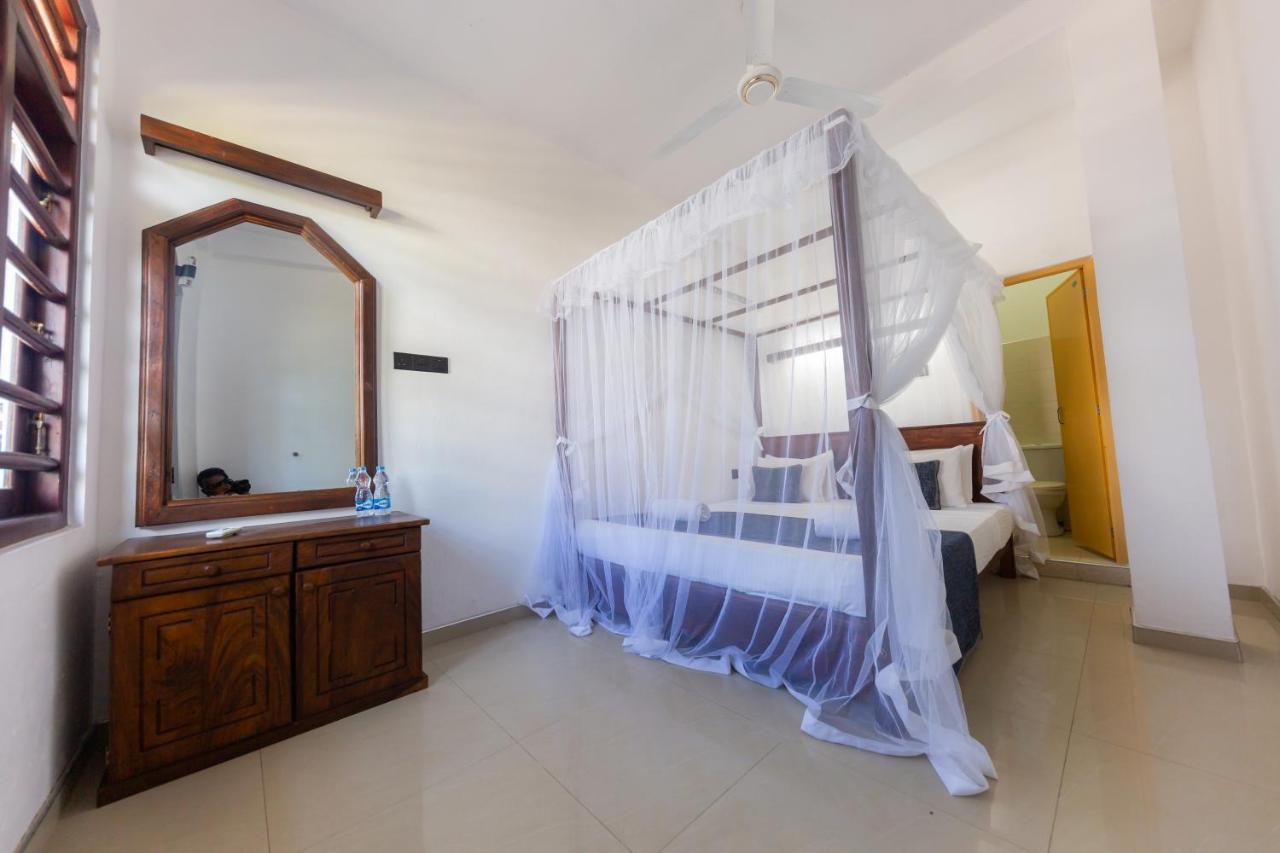 Hotel Happy Bay à Weligama Extérieur photo