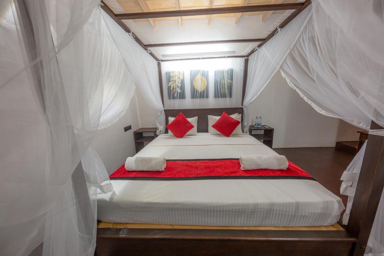 Hotel Happy Bay à Weligama Extérieur photo