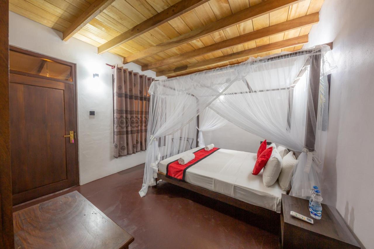 Hotel Happy Bay à Weligama Extérieur photo