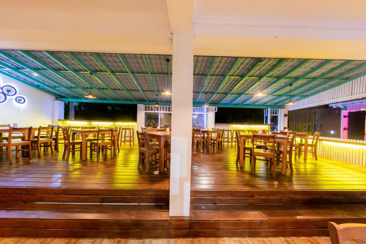 Hotel Happy Bay à Weligama Extérieur photo