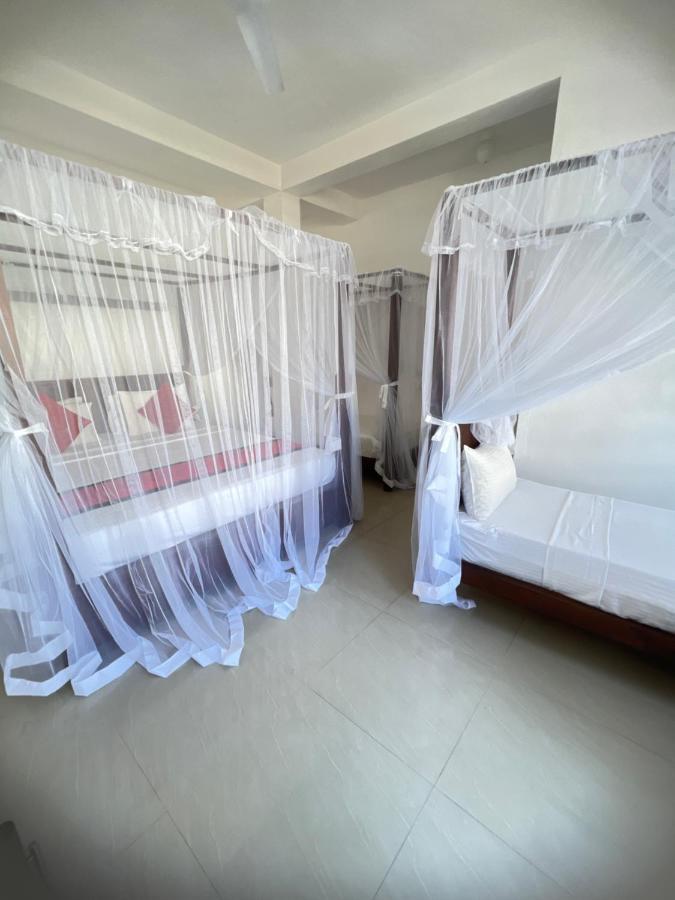 Hotel Happy Bay à Weligama Extérieur photo