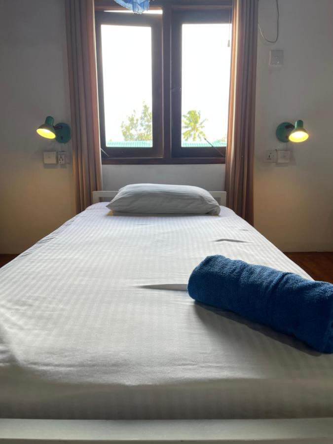 Hotel Happy Bay à Weligama Extérieur photo
