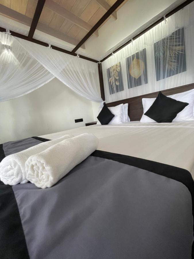 Hotel Happy Bay à Weligama Extérieur photo