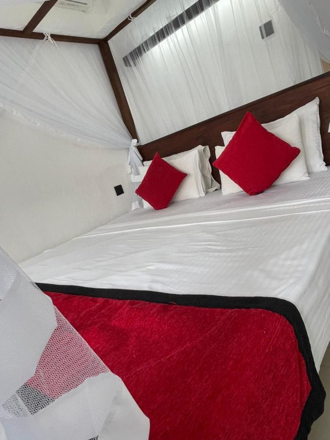 Hotel Happy Bay à Weligama Extérieur photo