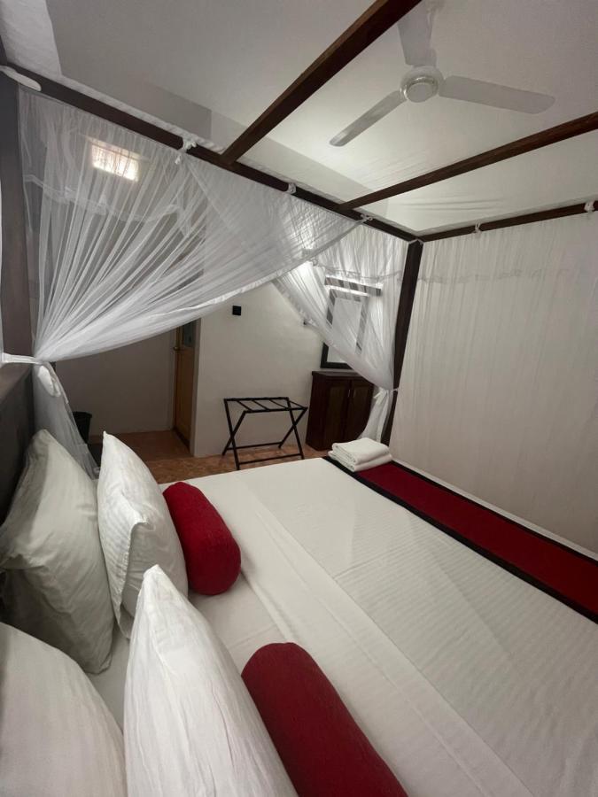Hotel Happy Bay à Weligama Extérieur photo