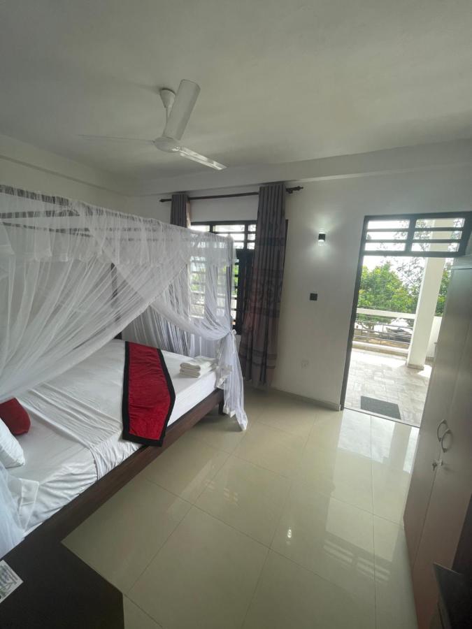 Hotel Happy Bay à Weligama Extérieur photo