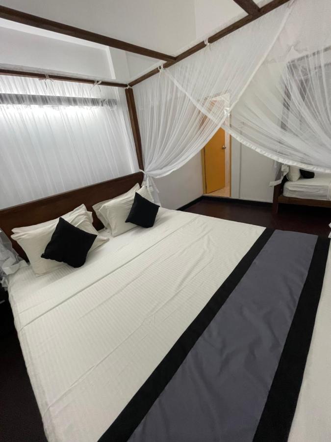 Hotel Happy Bay à Weligama Extérieur photo