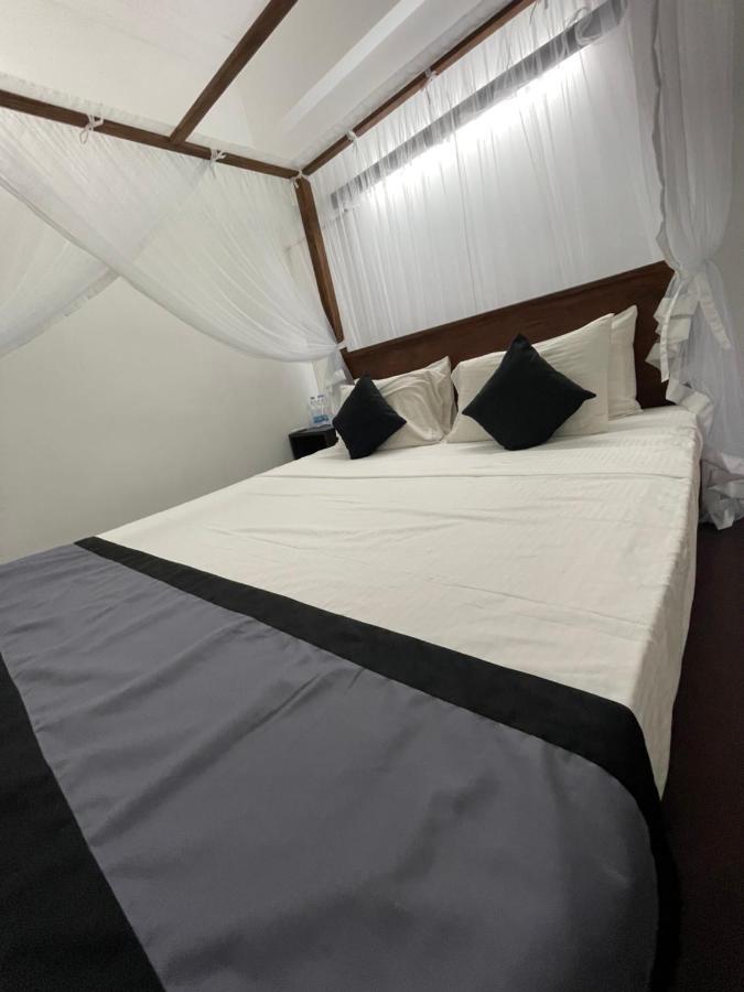 Hotel Happy Bay à Weligama Extérieur photo