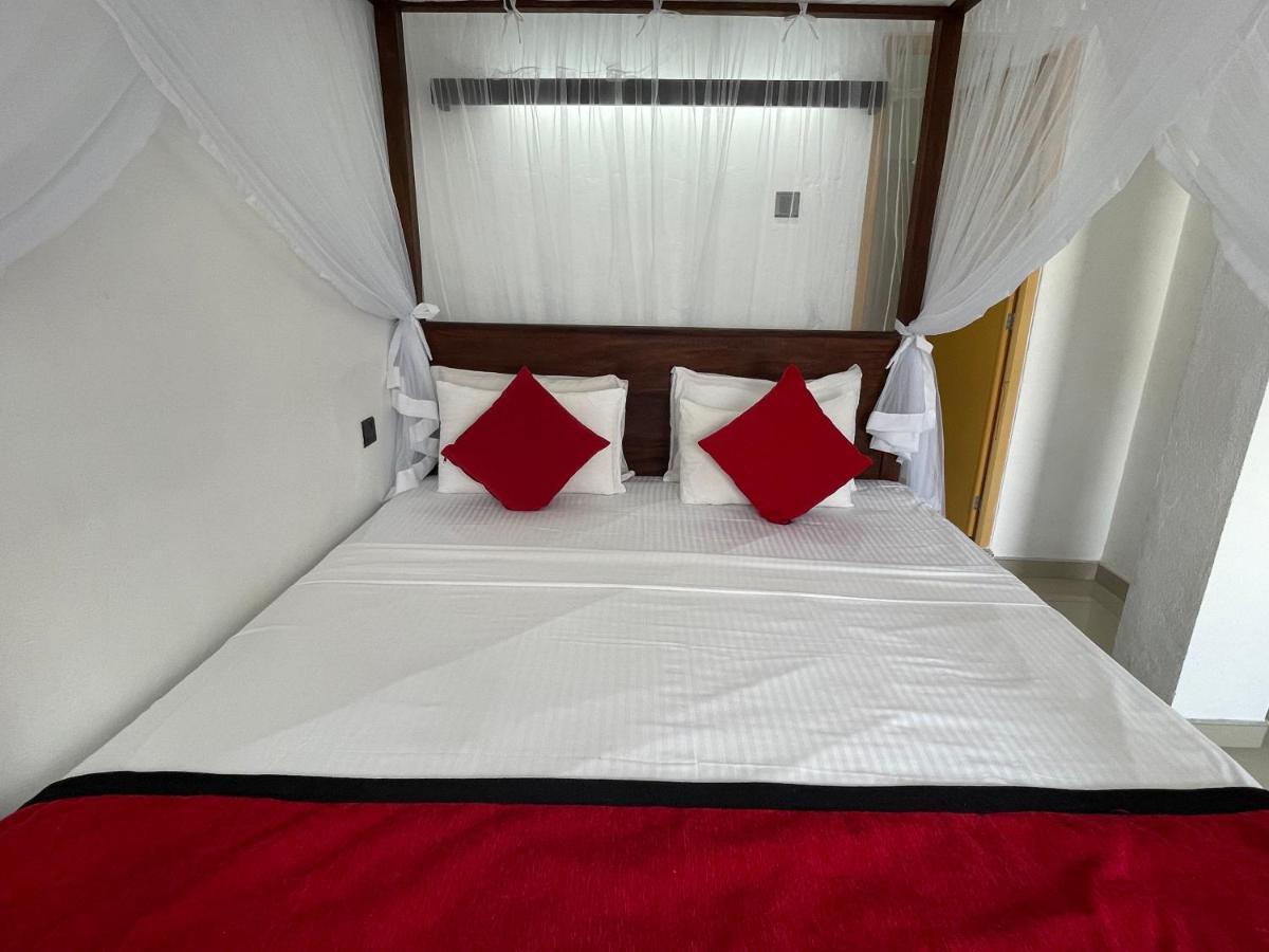Hotel Happy Bay à Weligama Extérieur photo