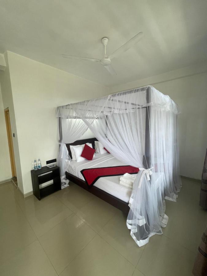 Hotel Happy Bay à Weligama Extérieur photo