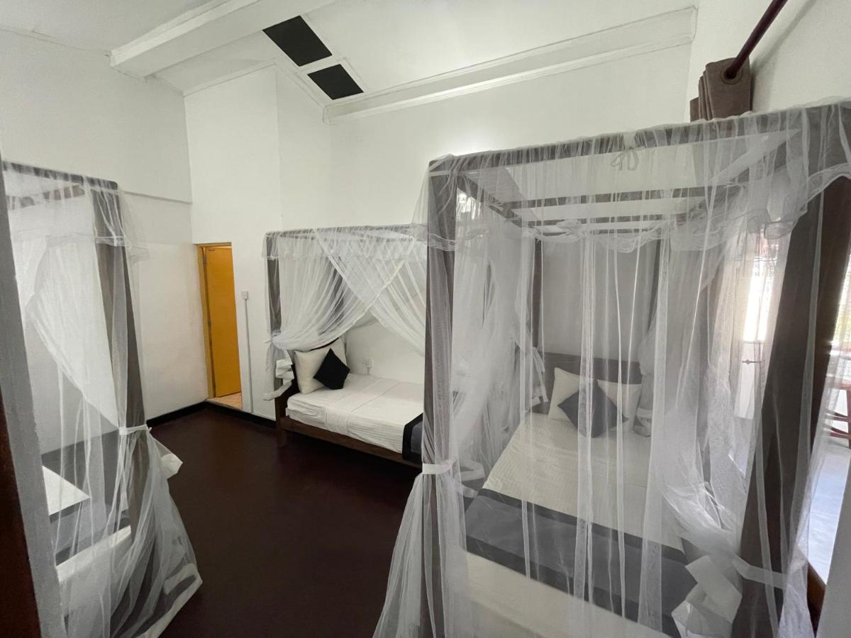 Hotel Happy Bay à Weligama Extérieur photo