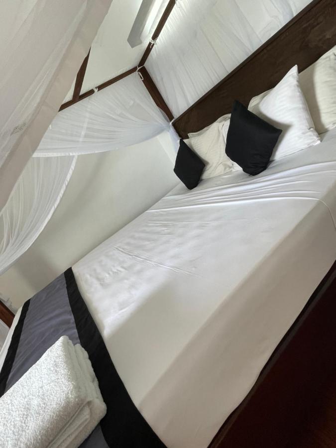 Hotel Happy Bay à Weligama Extérieur photo