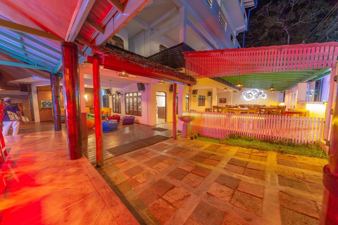 Hotel Happy Bay à Weligama Extérieur photo