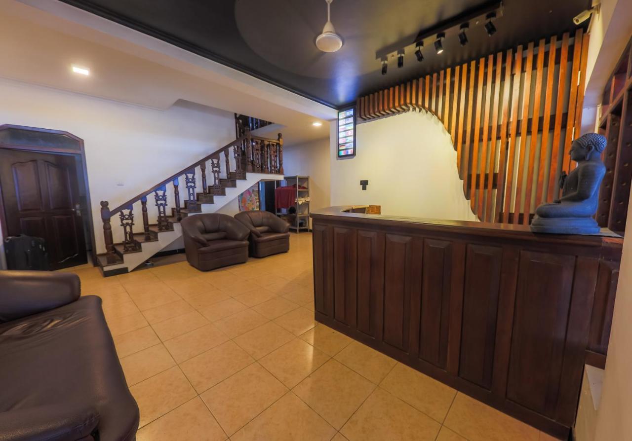 Hotel Happy Bay à Weligama Extérieur photo