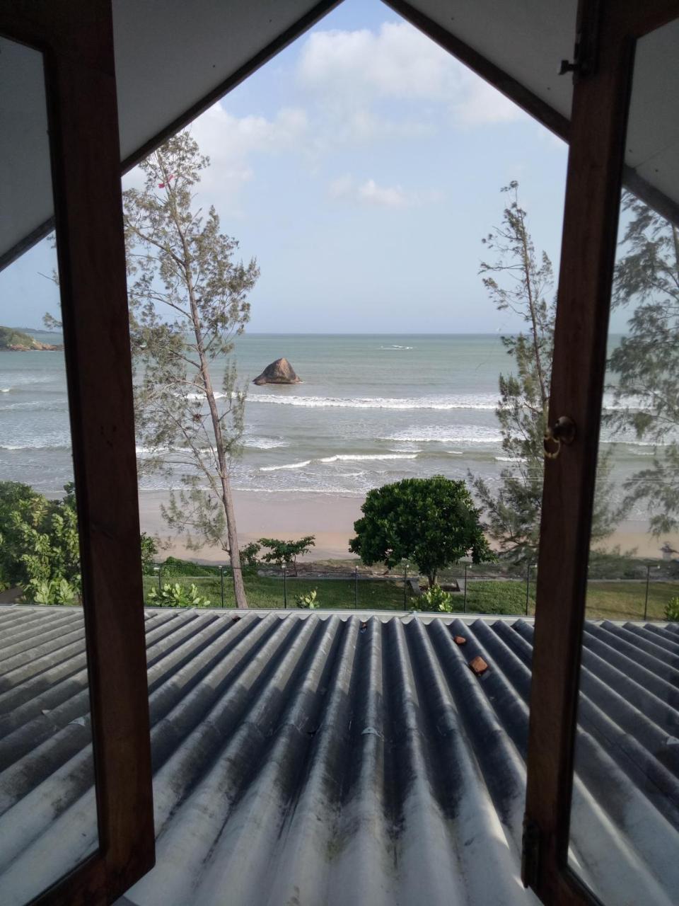 Hotel Happy Bay à Weligama Extérieur photo